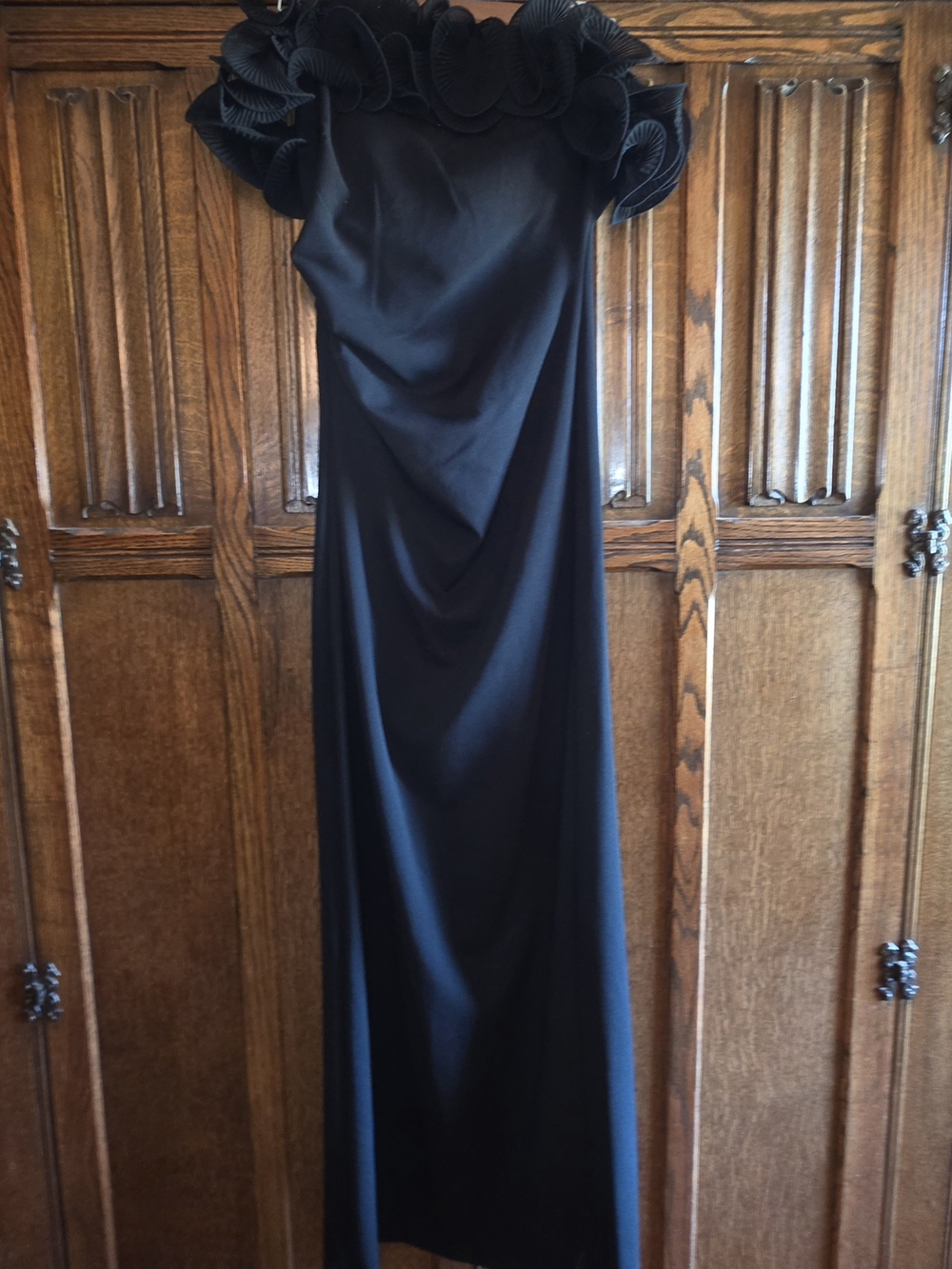 XSCAPE SCUBA CREPE RUFFLE DRESS Sz. 6